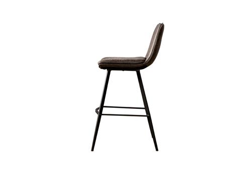 Pamplona barstool in een interieur setting met tafel en stoelen