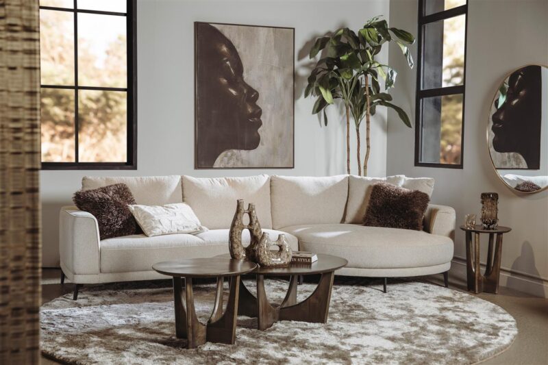 Detail van de armleuning van Prescot 2 5-AL + Chaise R, Sahara 120 sand