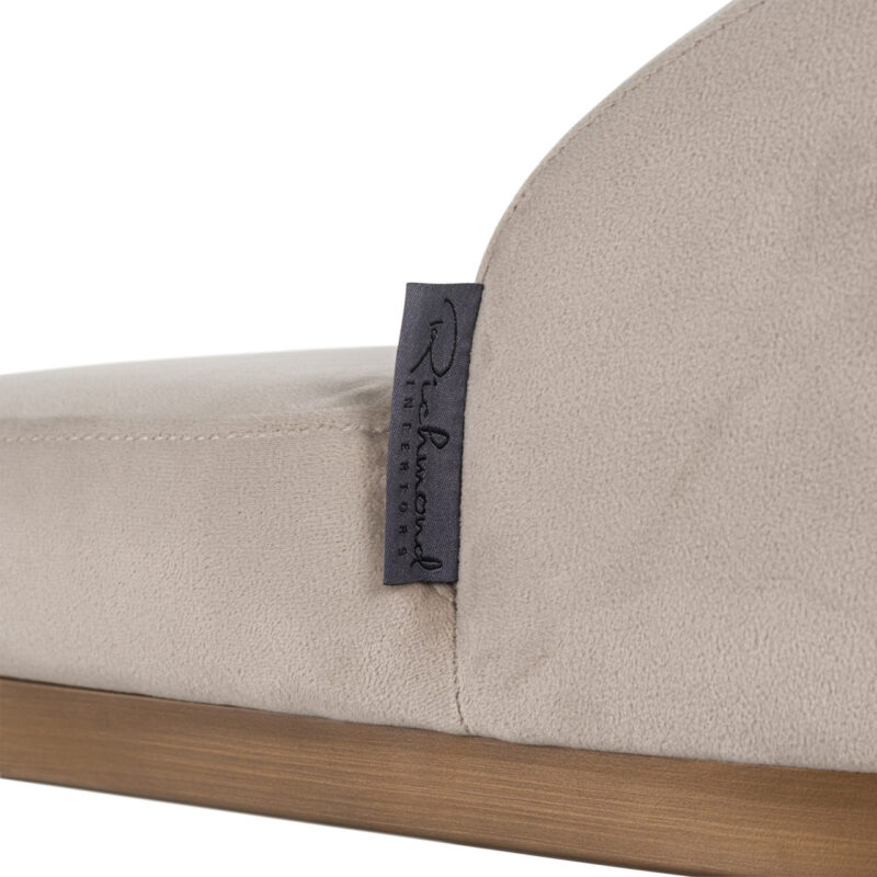 Barstoel Bolton vanuit een andere hoek, met goudkleurige armleuningen