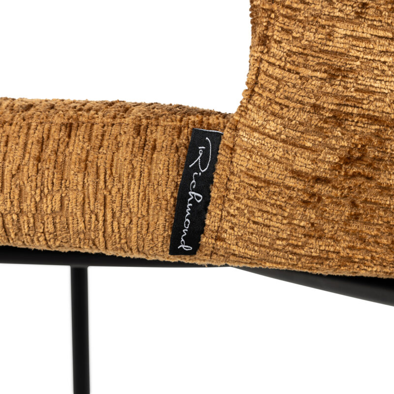 Barstoel Darby cognac fusion, detail van de armleuning en rugleuning