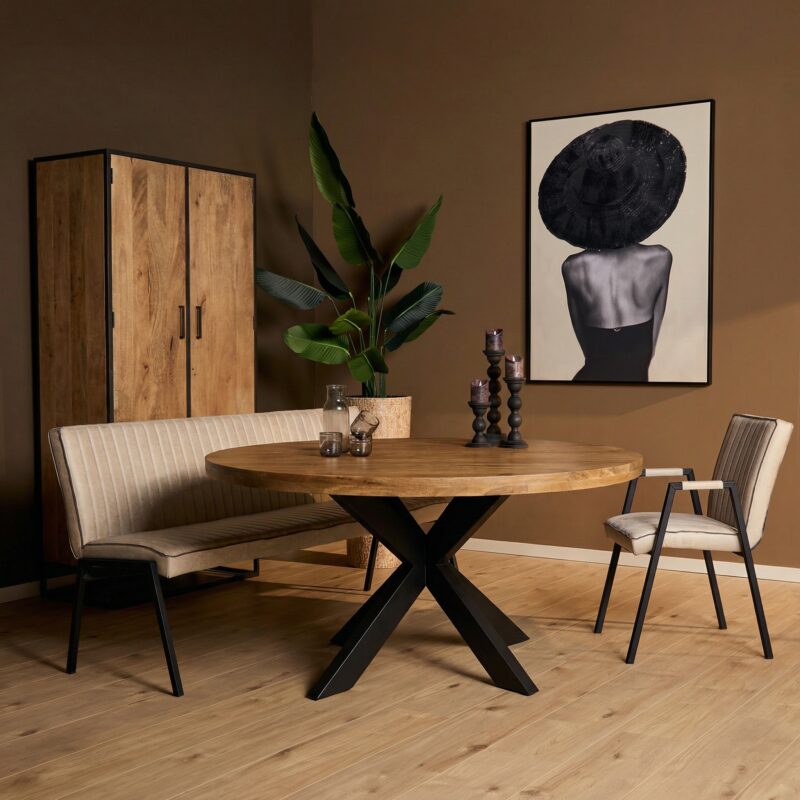 Ronde eettafel Dakota van massief mango hout met zwart gelakte metalen matrixpoot