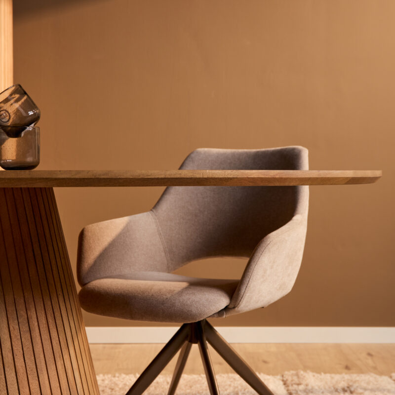 Eettafel Solana in een woonkamer, combinatie met andere items uit de Solana serie