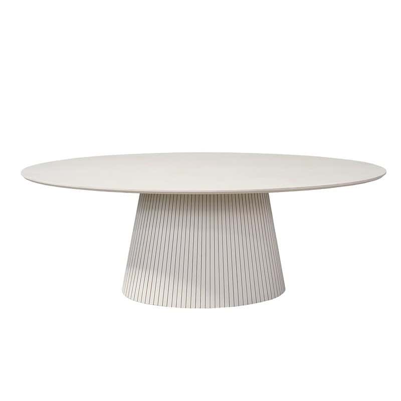 Moderne houten eettafel met ribbelpatroon, geschikt voor gezellige eetkamers en moderne interieurs. Perfect voor familiediners en gasten.