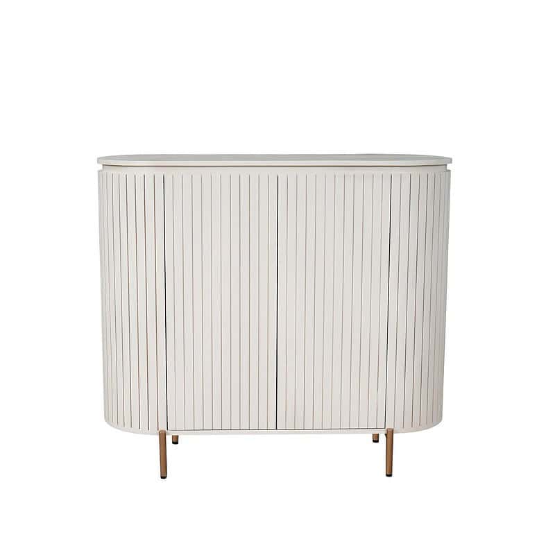 Wit kast met verticale lamellen, modern en stijlvol, perfect voor woonkamer of slaapkamer, gemaakt door Mokana Meubelen.