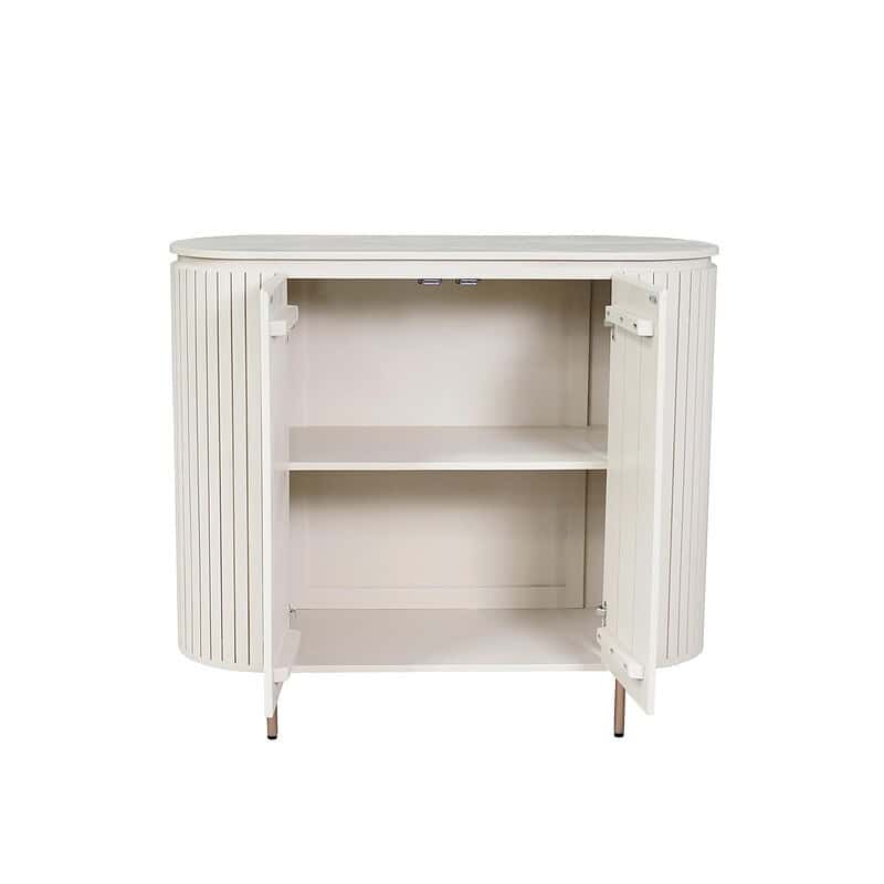 Moderne witte kast met dubbele deuren en open plank, perfect voor woonkamer of slaapkamer, gemaakt door Mokana Meubelen.