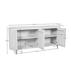 Witte houten kast van Mokana Meubelen met twee deuren en meerdere planken, ideaal voor opbergruimte in woonkamer of slaapkamer. Hoogwaardige afwerking en tijdloos design.