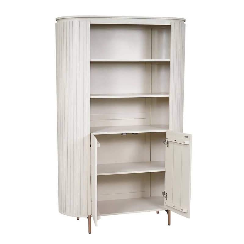 Wit vintage kast met schuifdeuren en open planken, perfect voor woon- of slaapkameropslag, stijlvol en functioneel meubelstuk.