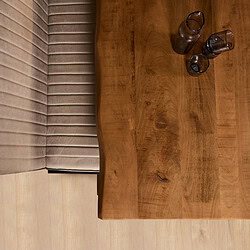 Textuur van het mangohouten tafelblad van Boomstamtafel Boston