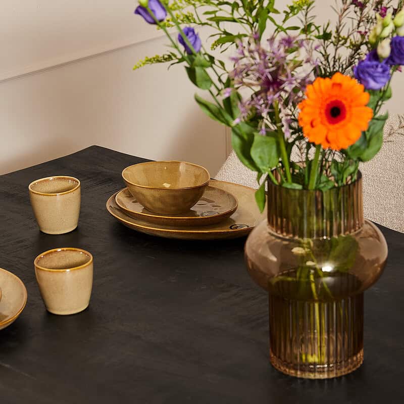 Boomstamtafel Boston Zwart Mangohout in interieur eetkamer