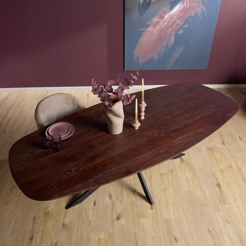 Detail van eiken tafelblad Ferris