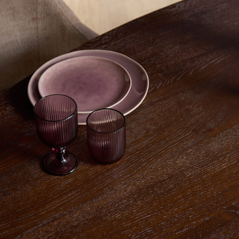 Detail eiken tafel Ferris brown vellingkant