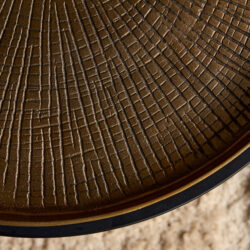 Salontafelset Julie in interieur, aluminium tafelbladen met koperkleur