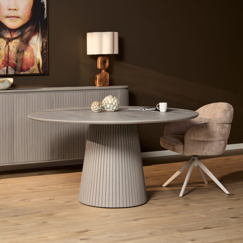 Ronde eettafel Solana in taupe uit mangohout met modern design