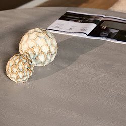Moderne eettafel Solana in taupe kleur, perfect voor een stijlvolle eetkamer. Gemaakt van hoogwaardig materiaal, biedt duurzaamheid en elegantie voor dagelijks gebruik.