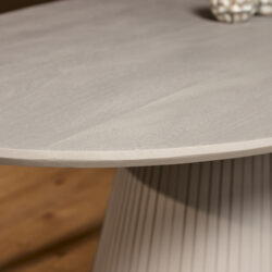 Taupe finish van eettafel Solana