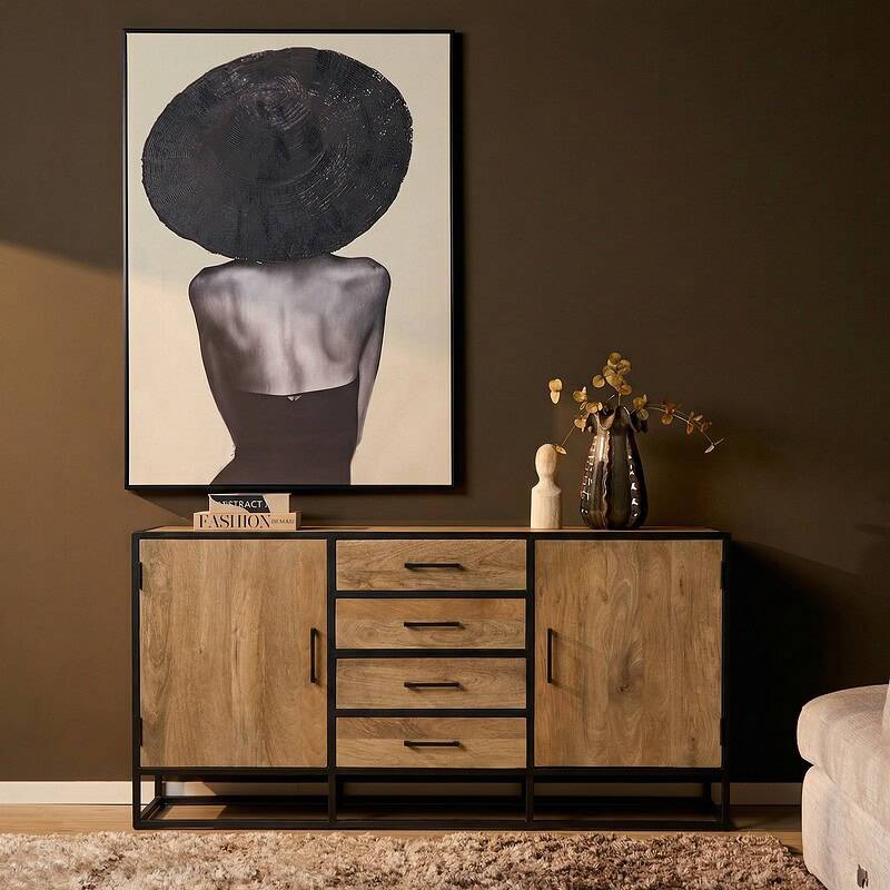 Modern houten dressoir Dakota van 165 cm breed, met zwart metalen frame en opbergruimte, perfect voor een stijlvolle woonkamer.