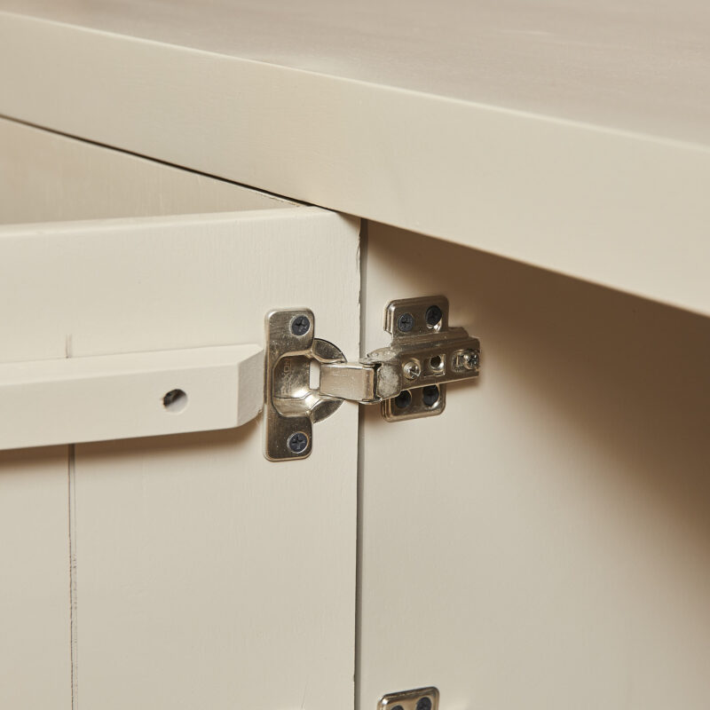 Detaillering van de TV-meubel Brussel Sand, mangohout, zandafwerking