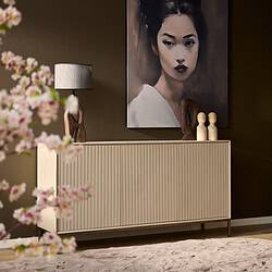 Elegant Madison Sand dressoir van 165 cm breed, perfect voor moderne interieurs, met een strakke afwerking en functioneel design.