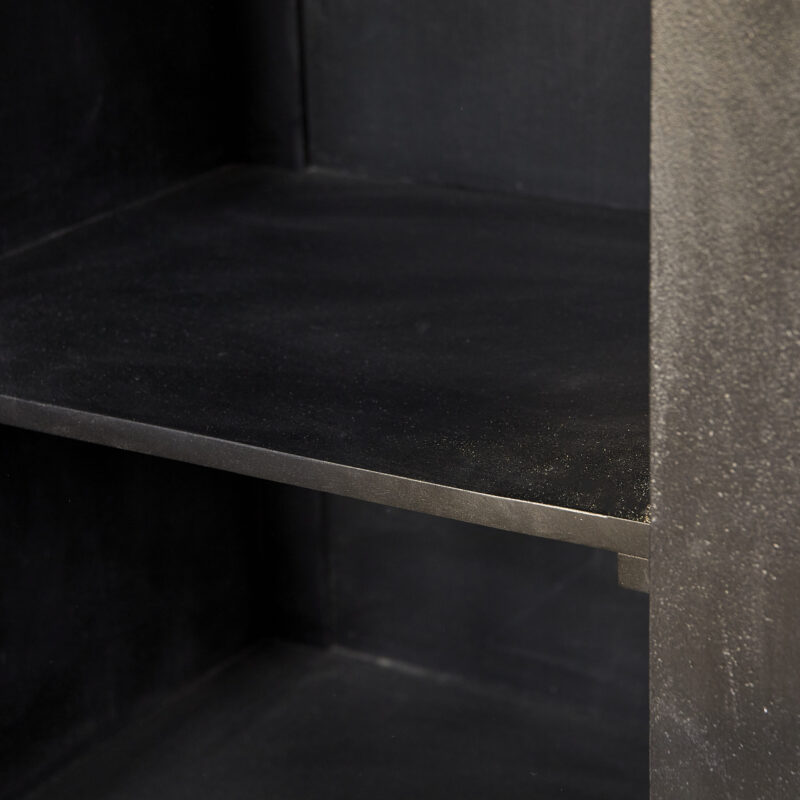 Dressoir Brussel Black in interieur, zwarte kamer