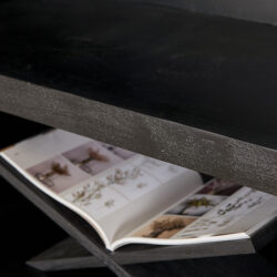 Textuur van de Vakkenkast Brussel Black XL, mango-hout en black finish