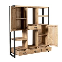 Vakkenkast Britt in een woonkamer, met een bank en een televisie