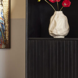 Textuur boekenkast Madison Black, mangohout, natuurlijk