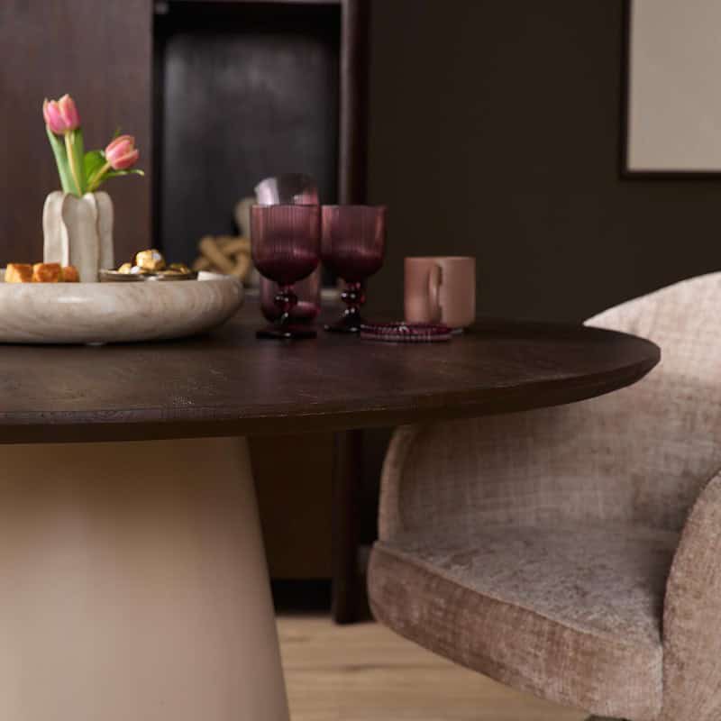 Moderne eettafel Madison in bruin hout, 130 cm, perfect voor gezellige diners en familiebijeenkomsten. Duurzaam en stijlvol design voor elke eetkamer.