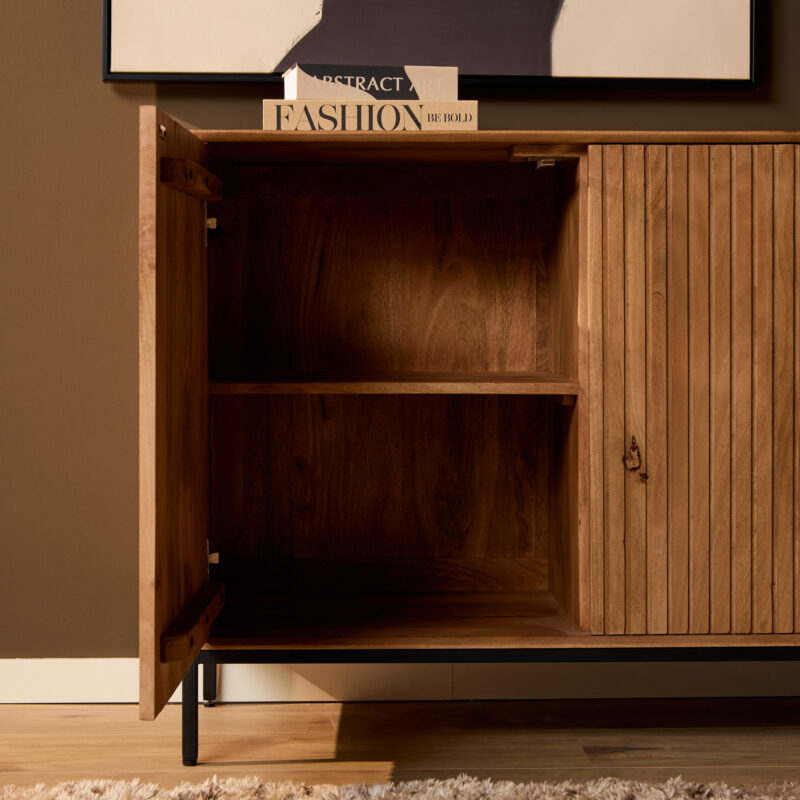 Dressoir Madison Natural, in woonkamer, modern interieur