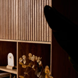 Vakkenkast Madison Natural in interieur, moderne woonserie