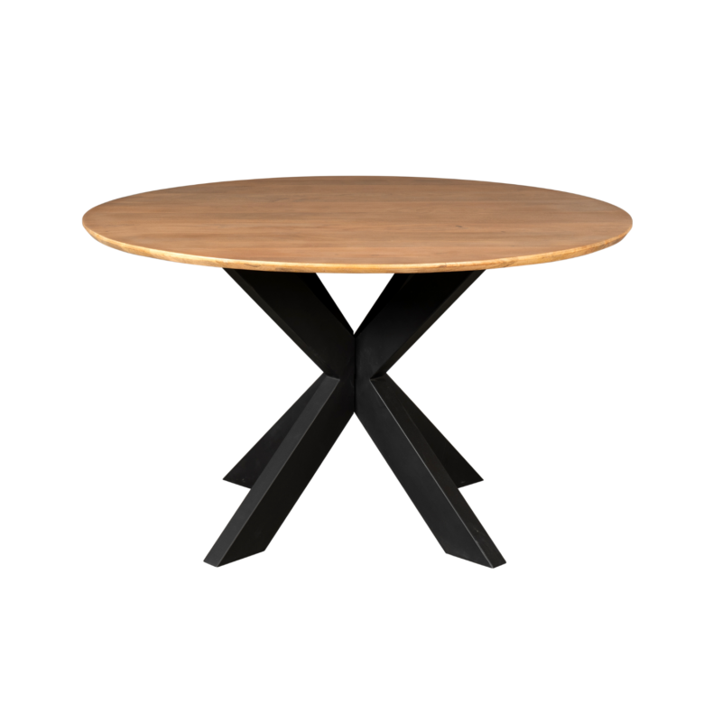 Eettafel Madison Natural in een interieur, met stoelen en lampen