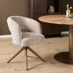 Detail van de armleuning van de eetkamerstoel Demi in beige