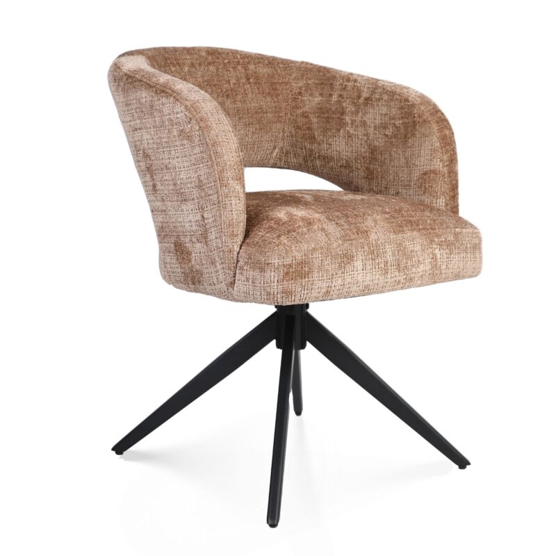 Eetkamerstoel Demi in cinnamon in een interieur met tafel en stoelen