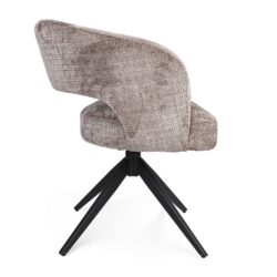 Eetkamerstoel Demi in clay vanaf een andere kant, met poot en armleuning