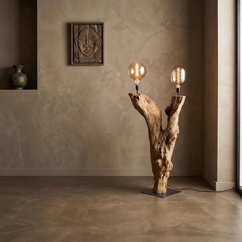 Vloerlamp Jose gemaakt van massief teak met twee bollen van glas