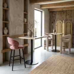 Barstoel Savoy customized in zwart leer met handgemaakte details