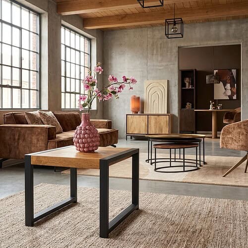 Bijzettafel Boaz in naturel mangohout, perfect voor een modern interieur. Handgemaakt van duurzaam mangohout, ideaal als salontafel of decoratief element in woonkamer of kantoor.