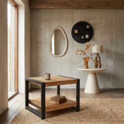 Bijzettafel Britt met onderblad in mangohout en metaal, 60 cm breed en hoog