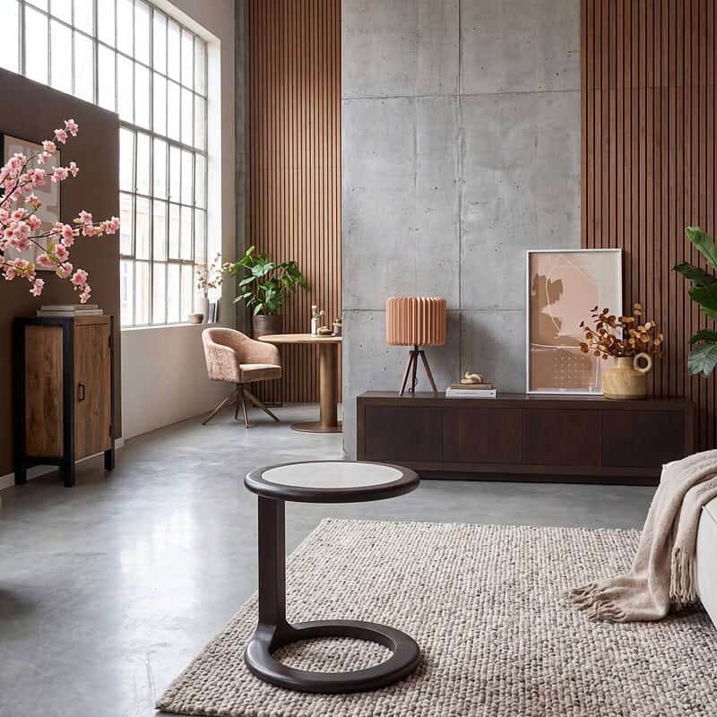 Moderne bijzettafel Vinn in bruin travertin met houten onderstel, perfect voor een stijlvolle woonkamer of lounge.