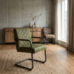 Industrieel ontworpen metalen armstoel in bullgroen kleur
