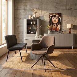 Draaibare eetkamerstoel Daisy bruin in moderne stijl met slank onderstel