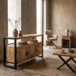 Dressoir Britt met deuren in zwart mango hout en industrieel frame