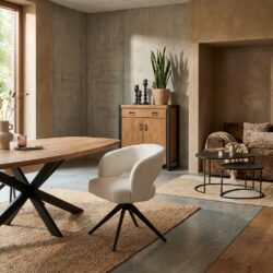 Eetkamerstoel Demi in off white met armleuning en zwarte poot