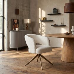 Eetkamerstoel Demi in off white met armleuning en bronzen poot