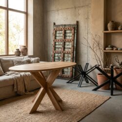 Deens ovaal eettafel Runa met houten onderstel in zwart, gemaakt van mangohout en staal