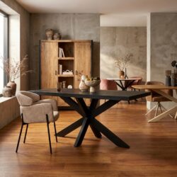 Rechthoekige eettafel Denver Black met massief mango hout en zwarte lak