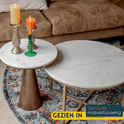 Moderne woonkamer tafels met marmeren bladen en gouden poten, stijlvolle interieurdecoratie, perfect voor een elegante woonkamer.