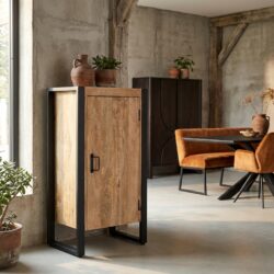 Halkast Britt, mangohout, licht finish, zwarte metalen accenten, woonserie