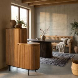 Lausanne 150cm kast in natuurlijk teakhout met zwart stalen onderstel