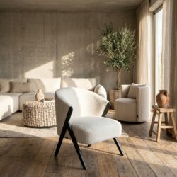 Lounge stoel Mia wit bouclé, comfortabel en elegant design