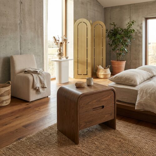 Nachtkastje Bedford brown 2-drawers, compact en gesloten silhouet met rechte lijnen